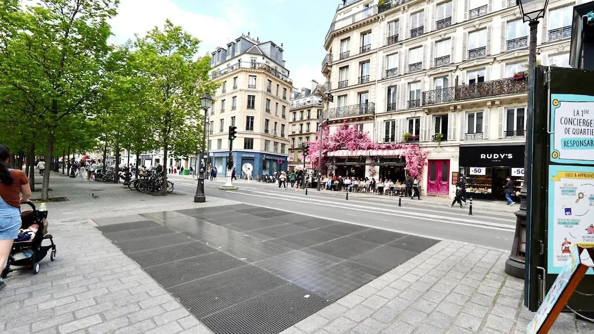 07 Grand Studio On The Place Des Vosges Paris France