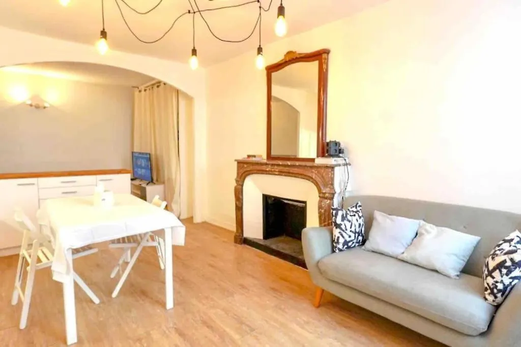 Apartment 07 Grand Studio On The Place Des Vosges Paris France