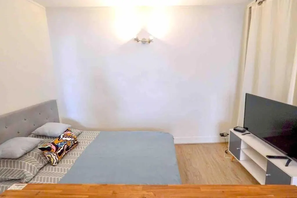 07 Grand Studio On The Place Des Vosges Paris 0*,  France